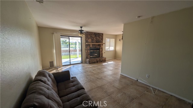 Detail Gallery Image 6 of 37 For 13959 Driftwood Dr, Victorville,  CA 92395 - 3 Beds | 2 Baths