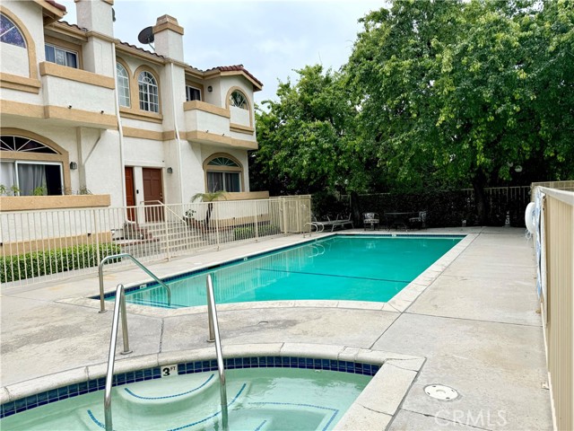 Detail Gallery Image 3 of 17 For 19950 Sherman Way a,  Winnetka,  CA 91306 - 3 Beds | 3/1 Baths