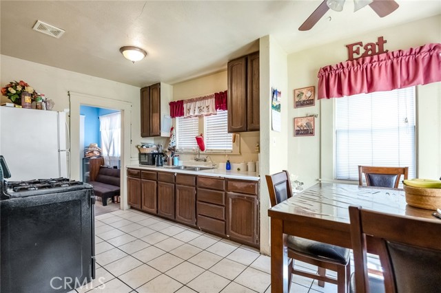 Detail Gallery Image 7 of 12 For 414 W Cameron, Hanford,  CA 93230 - 2 Beds | 1 Baths