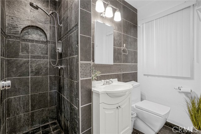 Detail Gallery Image 35 of 59 For 19120 Hartland St, Reseda,  CA 91335 - 5 Beds | 3 Baths