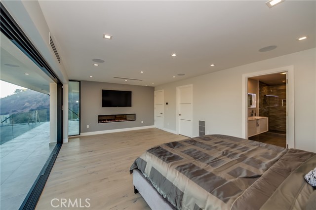 Detail Gallery Image 27 of 75 For 8401 Wyndham Rd, Hollywood Hills,  CA 90046 - 5 Beds | 6 Baths