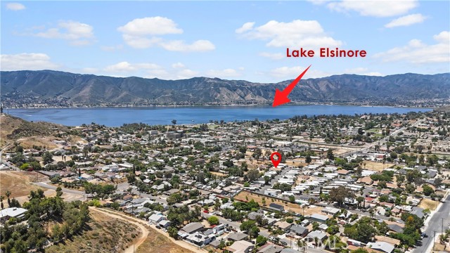 300 Ellis Street, Lake Elsinore CA: https://media.crmls.org/medias/a340a45e-c7a5-477c-9797-1a486b90223e.jpg