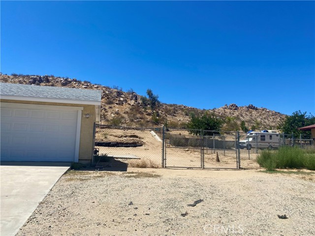 Detail Gallery Image 6 of 23 For 16840 Mackennas Gold Ave, Palmdale,  CA 93591 - 4 Beds | 2 Baths