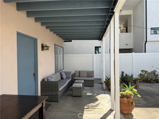 504 1/2 Marigold, Corona del Mar CA: https://media.crmls.org/medias/a3412e4d-4662-4c19-a540-14960eaaec15.jpg