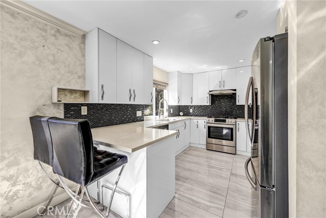 Detail Gallery Image 11 of 37 For 8038 via Pompeii, Burbank,  CA 91504 - 3 Beds | 3 Baths