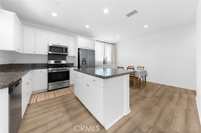 Detail Gallery Image 16 of 42 For 15972 Bravery Ave, Chino,  CA 91708 - 2 Beds | 2/1 Baths