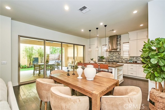 320 Magnet, Irvine CA: https://media.crmls.org/medias/a3441880-cc2b-4f3d-8795-9ec21f939c81.jpg