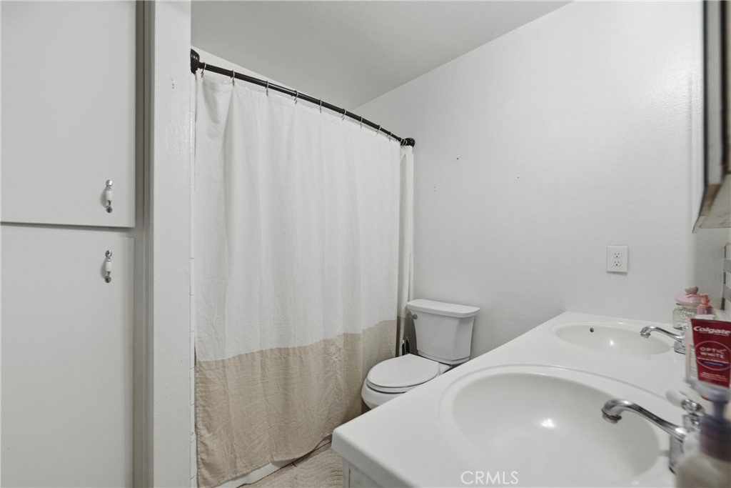 https://media.crmls.org/medias/a344282b-52e2-475d-819f-9a328eedfdc3.jpg?preset=X-Large