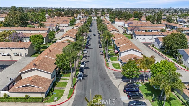 Detail Gallery Image 7 of 16 For 19847 Kingswood Ln, Huntington Beach,  CA 92646 - 2 Beds | 1/1 Baths
