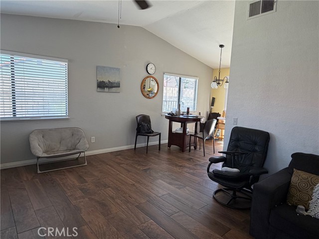 Detail Gallery Image 7 of 8 For 37112 Calle Amigo, Palmdale,  CA 93550 - 4 Beds | 2 Baths