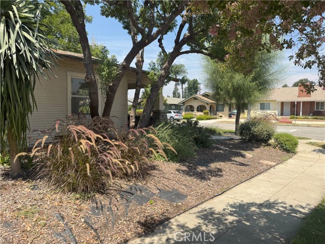 696 E Columbia Avenue, Pomona CA: https://media.crmls.org/medias/a345ae48-f688-42d4-924f-f0e116aa59ff.jpg