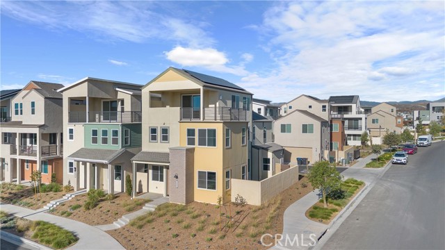 Detail Gallery Image 1 of 34 For 187 Yugen, Irvine,  CA 92618 - 4 Beds | 3/1 Baths