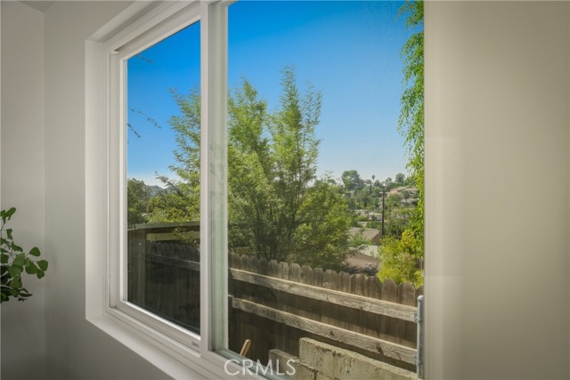 Detail Gallery Image 12 of 41 For 6150 Strickland Ave, Highland Park,  CA 90042 - 3 Beds | 2 Baths