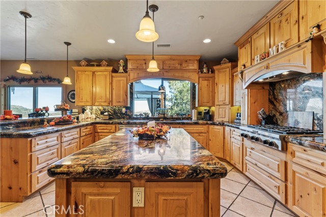 Detail Gallery Image 13 of 67 For 1454 Lovers Ln, Lake Arrowhead,  CA 92352 - 5 Beds | 3/1 Baths