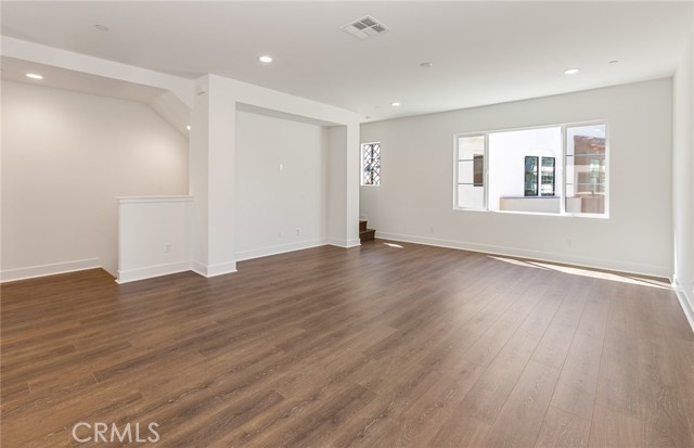 150 Bridle Drive, Burbank CA: https://media.crmls.org/medias/a348bf5a-5e28-4f6d-b8b5-953ba7a980c6.jpg