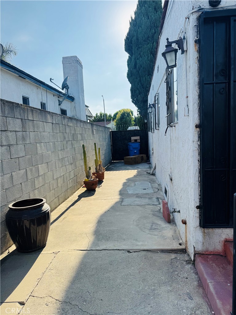 https://media.crmls.org/medias/a348c11b-1395-4f8d-9f61-8bc588725b74.jpg?preset=X-Large