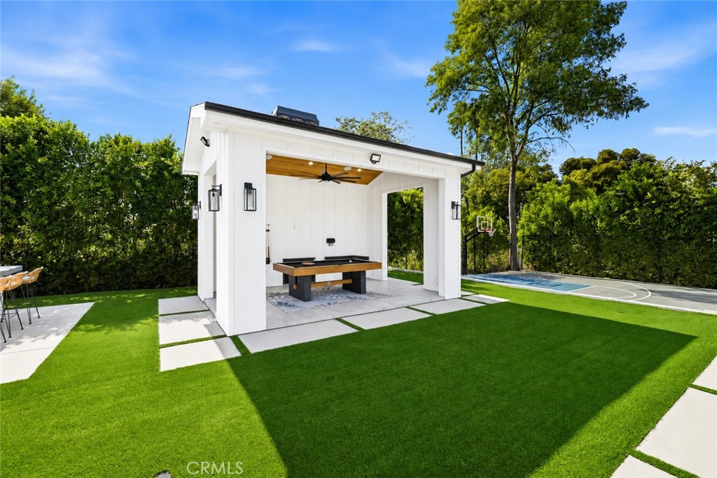 https://media.crmls.org/medias/a3492f2f-f2d5-46c1-b7f2-ef29b7dc4a78.jpg?preset=X-Large
