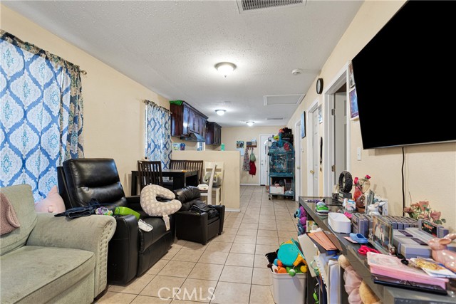 5834 Norman Way, Riverside CA: https://media.crmls.org/medias/a349a105-169c-469b-91d7-692353ae575c.jpg