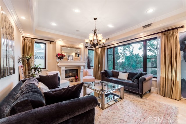 Detail Gallery Image 14 of 52 For 12530 Collins St, Valley Glen,  CA 91607 - 6 Beds | 5/1 Baths
