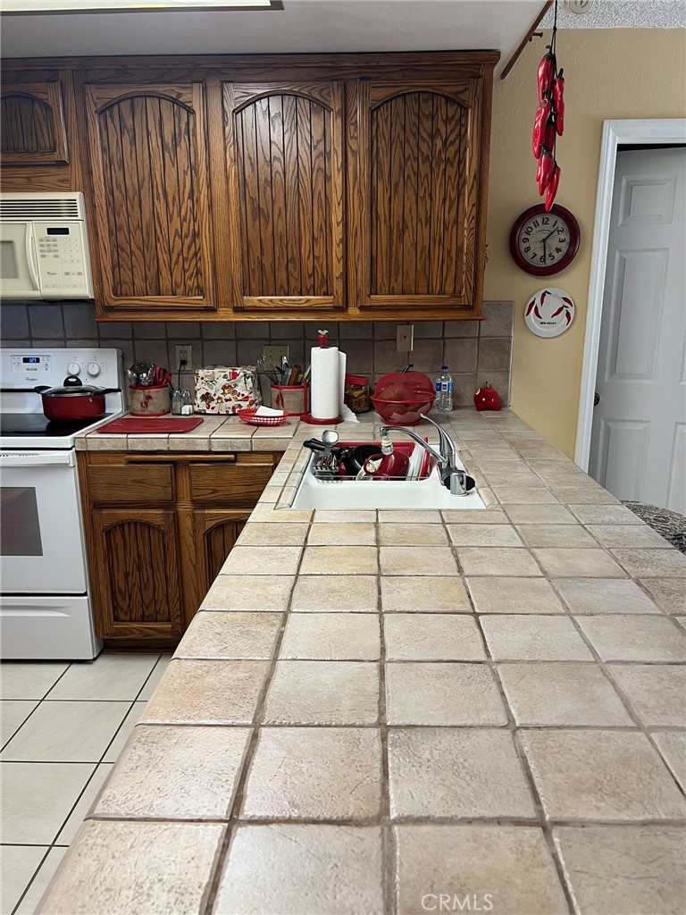 https://media.crmls.org/medias/a34de1ec-9ec6-4ac1-b062-0d0266f79f54.jpg?preset=X-Large