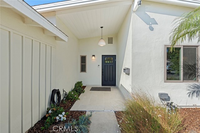 Detail Gallery Image 2 of 40 For 6417 Graves, Lake Balboa,  CA 91406 - 3 Beds | 2 Baths