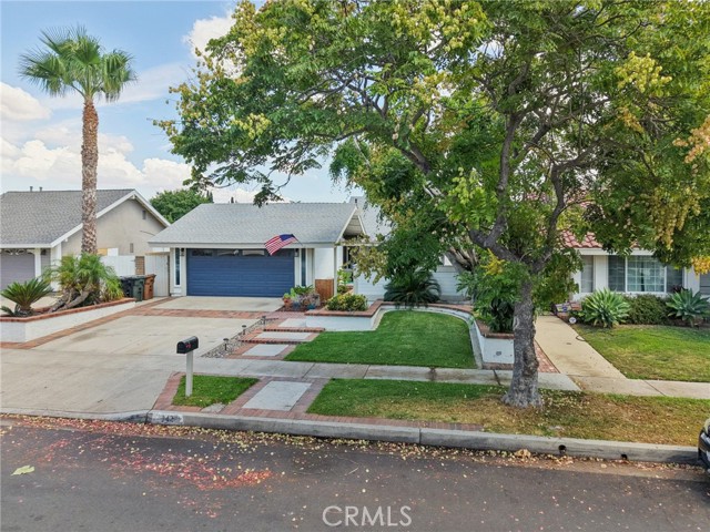 242 N Camino Arroyo, Anaheim CA: https://media.crmls.org/medias/a3509479-5880-4b65-a1c2-564dd0488e77.jpg
