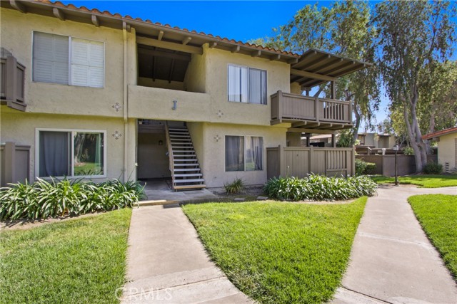 Detail Gallery Image 2 of 11 For 1345 Cabrillo Park Dr #J08,  Santa Ana,  CA 92701 - 1 Beds | 1 Baths