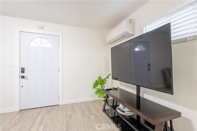 3720 S St Andrews Place, Los Angeles CA: https://media.crmls.org/medias/a3512172-92e1-4f3c-88c8-d538da91bf50.jpg