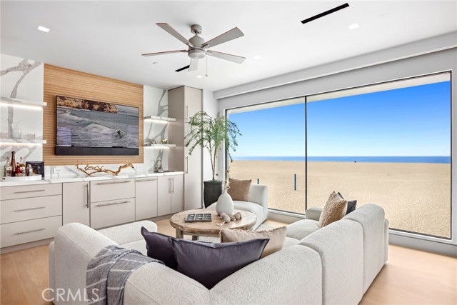 706 W Oceanfront, Newport Beach CA: https://media.crmls.org/medias/a3518601-ac9f-4725-820a-bd7815bd53f2.jpg