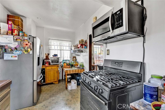 2184 Cedar Avenue, Long Beach CA: https://media.crmls.org/medias/a3525eb3-2a3d-4ba0-b931-4aac3b118c2e.jpg