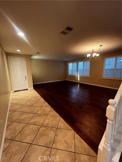 7090 Cottage Grove Drive, Eastvale CA: https://media.crmls.org/medias/a3527d61-00c0-4e2c-ad83-d02af557173c.jpg