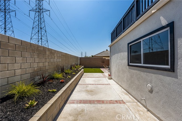 9802 Effingham Drive, Huntington Beach CA: https://media.crmls.org/medias/a3531230-1b79-44c3-8b5a-635fec39aef0.jpg