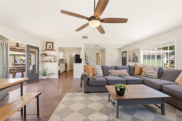 Detail Gallery Image 5 of 29 For 2041 Lupin St, Simi Valley,  CA 93065 - 3 Beds | 2 Baths