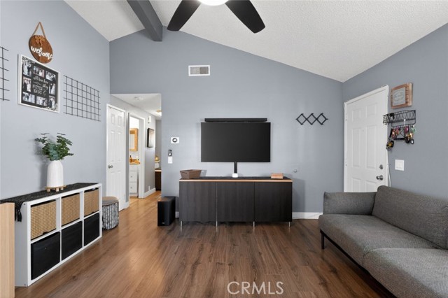 Detail Gallery Image 4 of 32 For 2537 Occidental Cir, Riverside,  CA 92507 - 3 Beds | 2 Baths