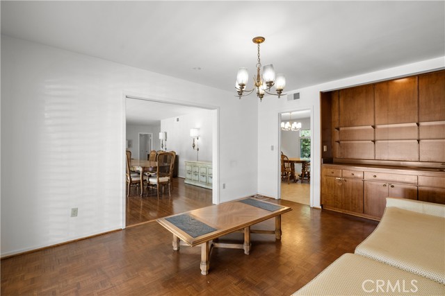 Detail Gallery Image 12 of 44 For 17416 Superior St, Northridge,  CA 91325 - 4 Beds | 2/1 Baths