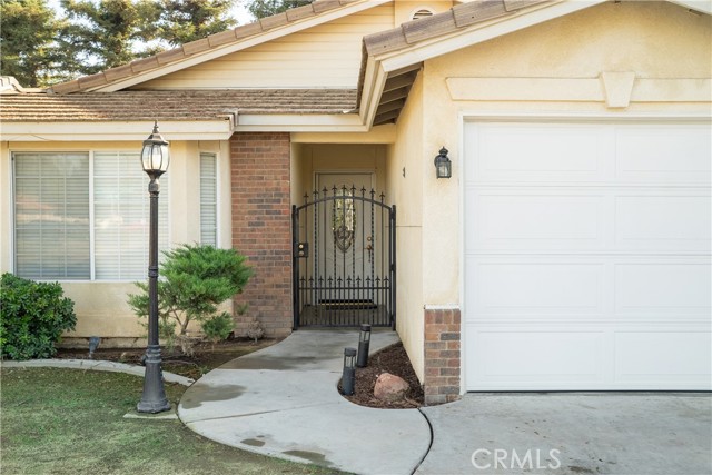 Detail Gallery Image 2 of 23 For 5701 Laurel Canyon Dr, Bakersfield,  CA 93313 - 3 Beds | 2 Baths