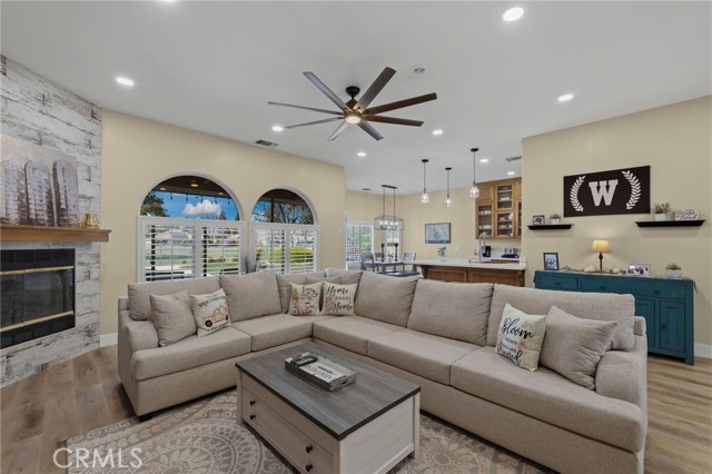 Detail Gallery Image 3 of 70 For 4401 Palisades, Bakersfield,  CA 93308 - 4 Beds | 3 Baths