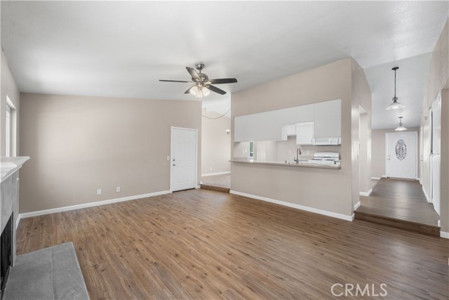 4633 Dowel Avenue, Palmdale CA: https://media.crmls.org/medias/a355d148-ceef-49e2-8827-df6fa91f758d.jpg