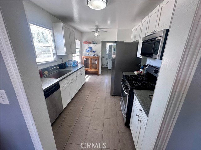 Detail Gallery Image 6 of 15 For 836 N Millard Ave, Rialto,  CA 92376 - 3 Beds | 1/1 Baths