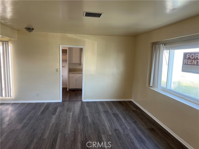 Detail Gallery Image 2 of 9 For 10427 Van Ness Ave #1,  Inglewood,  CA 90303 - 2 Beds | 1 Baths