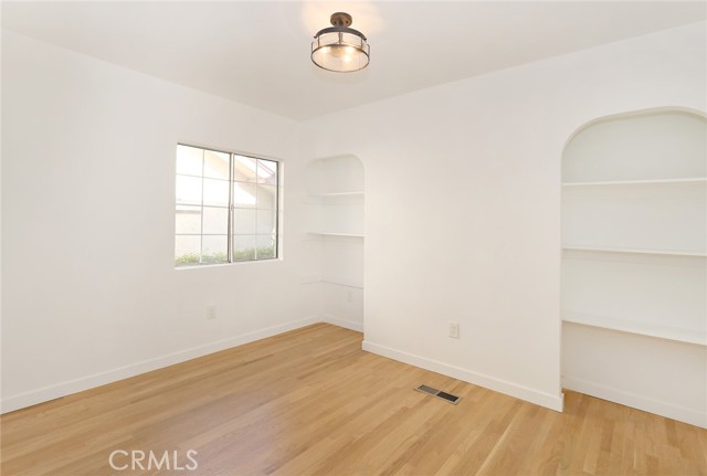 Image 17 of 71 For 1361 Armadale Avenue