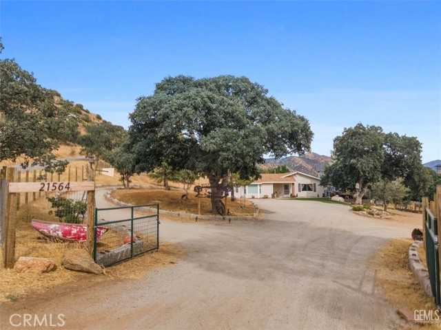 21564 Pine Tree Road, Caliente CA: https://media.crmls.org/medias/a357c490-3c8b-4cb2-baea-35aaefcb4918.jpg