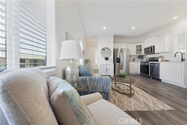 Detail Gallery Image 7 of 17 For 22600 Normandie Ave. #11,  Torrance,  CA 90502 - 2 Beds | 1 Baths