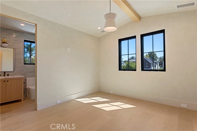4239 Rhodes Avenue, Studio City CA: https://media.crmls.org/medias/a3586dce-d48e-4ae5-a297-f649316d910a.jpg