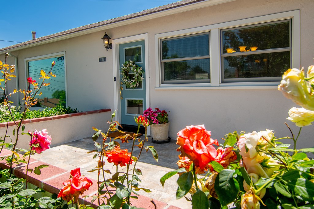 Detail Gallery Image 6 of 44 For 5111 New York Ave, La Crescenta,  CA 91214 - 3 Beds | 2 Baths