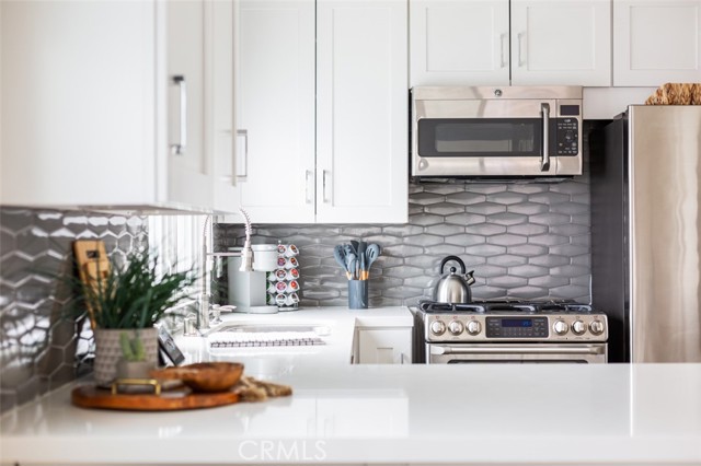 415 1/2 Marguerite Avenue, Corona del Mar CA: https://media.crmls.org/medias/a35891bb-7944-4c07-93b0-65736e31d8b3.jpg