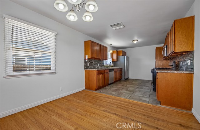 Detail Gallery Image 8 of 21 For 34776 Pecan Ave, Yucaipa,  CA 92399 - 3 Beds | 2 Baths