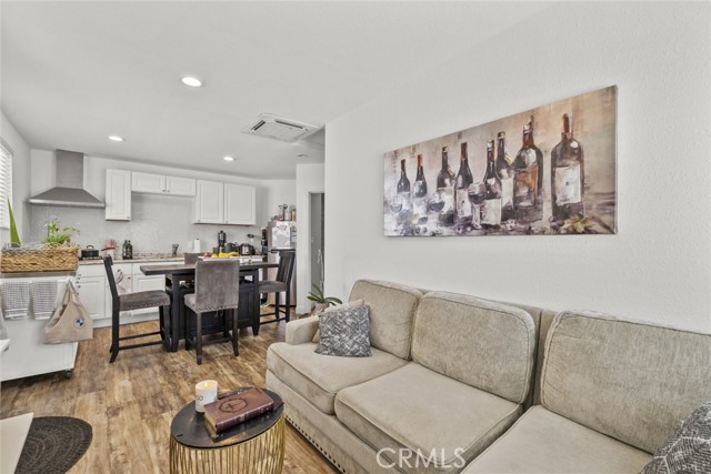 7750 Eton Avenue, Canoga Park CA: https://media.crmls.org/medias/a3597369-36f0-48fa-a629-b65a8b70d9d2.jpg