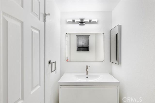 Detail Gallery Image 13 of 24 For 2310 N Fairview St #208,  Burbank,  CA 91504 - 2 Beds | 3 Baths