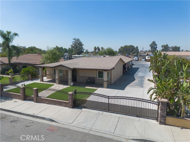 Detail Gallery Image 2 of 36 For 9828 Carob Ave, Fontana,  CA 92335 - 4 Beds | 3 Baths